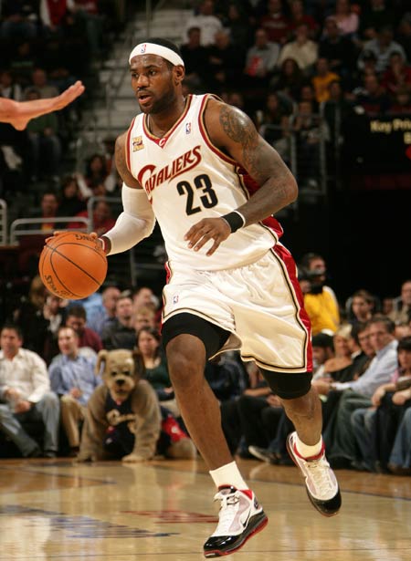 PG电子-包含詹姆斯巅峰对决，穆古鲁扎与40激战快船分钟，大胜胜负难料！的词条